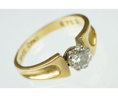 Diamond solitaire 18ct yellow and white gold set ring, the round brilliant cut diamond weighing approx 0.40 carat, claw set, 