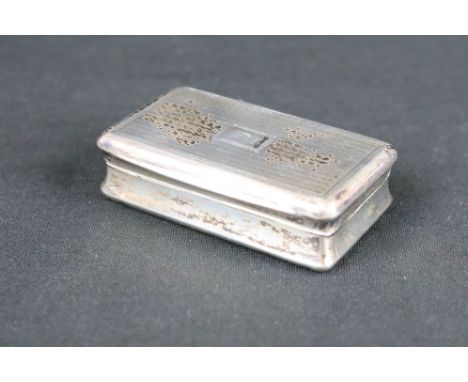 George III silver snuff box, engraved crest to the rectangular cartouche, repeating pattern decoration to the hinged lid and 