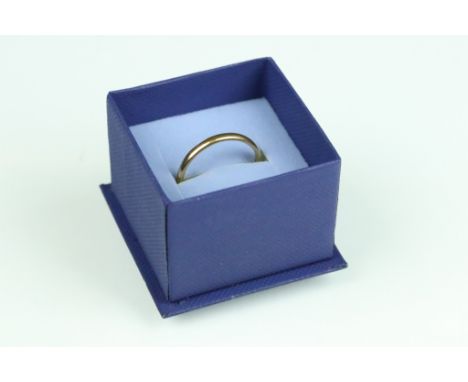 22ct yellow gold wedding band, D shank, width approx 2mm, ring size V 