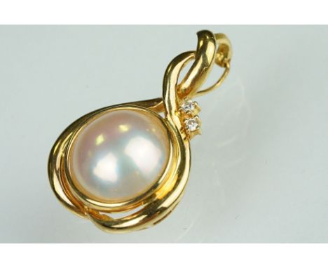 Mabe pearl and mother of pearl 18ct yellow gold pendant necklace, the mabe pearl diameter approx 11.5mm, rubover set, two sma