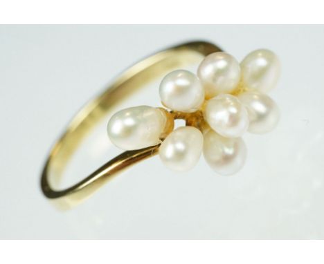 Freshwater pearl 14ct yellow gold cluster ring, eight white freshwater pearls with pink and green overtones, tapered shoulder
