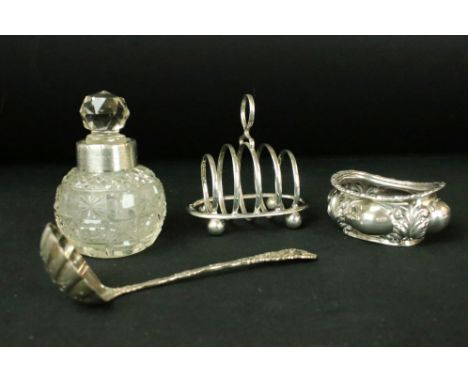 Assortment of 20th Century silver to include a Mappin &amp; Webb toast rack (hallmarked Sheffield 1928), caddy spoon (Birming