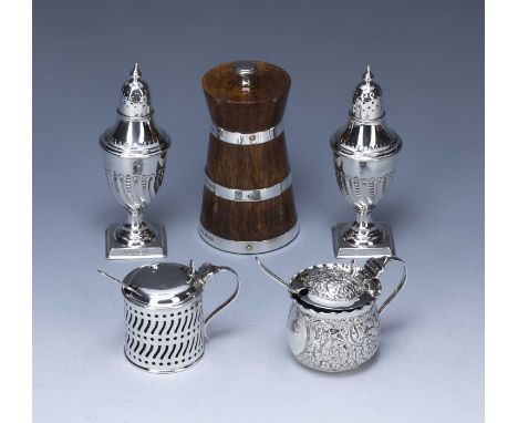 Collection of silver consisting of: a pair of Victorian silver pepperettes, bearing marks for Atkin Brothers, Sheffield, 1897