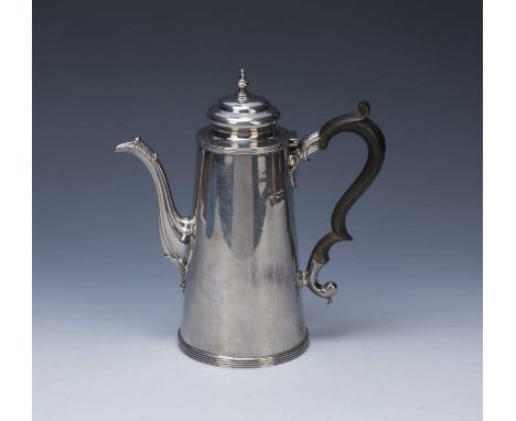 Silver coffee potwith ebonised handle, bearing marks for Horace Woodward & Co Ltd, London, 1909, 22cm high overall including 