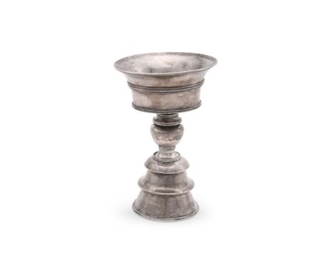 A Tibetan silver butter lamp, or mar me in Tibetan, 19th century, with Buddhist symbol swastika on the base, 17cm high清 西藏银酥油