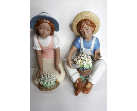 A PAIR OF VINTAGE SPANISH LUSTRE FIGURINES BY NADAL
