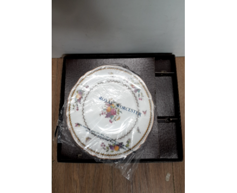 A BOXED SPODE PLATE Q