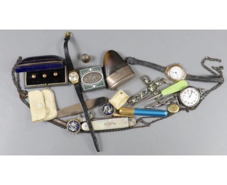 An early 20th century lady's 9ct gold wrist watch and sundry minor jewellery and accessories, including a German 950 white me