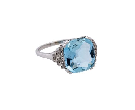   Art Déco Ring mit Aquamarin flankiert von Diamantrosen,   zus. ca. 0,04 ct, teils best., Aquamarin antik facettiert, ca. 11