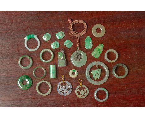 A GROUP OF ASSORTED JADE JEWELLERY AND OTHER ITEMS Including rings, buttons carved as bats, two pendants with gold coloured m