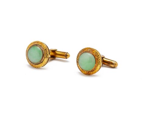 A PAIR OF GOLD AND JADE CUFFLINKS
Circular with an engraved border, one marked '18k'
1.4cm diameter
8.4g
Condition: Minor sig