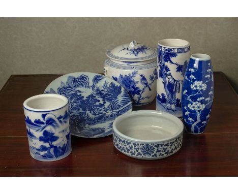 A GROUP OF MODERN BLUE AND WHITE CERAMICS
Including a prunus vase, a kamcheng, lotus planter, plate etc. (6)
Largest 27cm hig