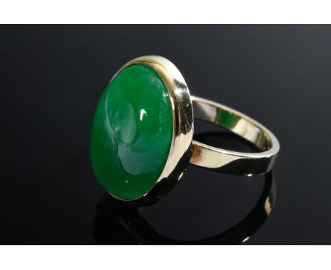 Gelbgold 585 Ring mit großem ovalem Jade Cabochon (18,3x14,28x5,1mm), 6,8g, Gr. 58, Tragespuren