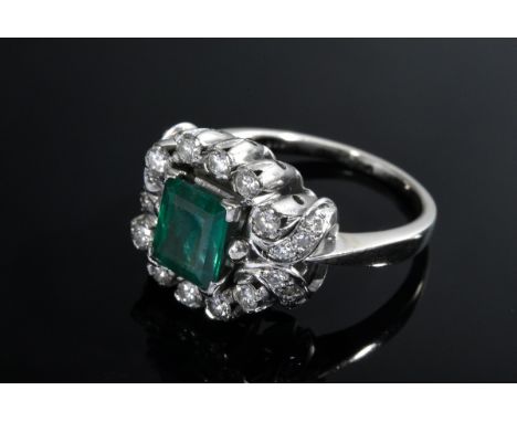 Weißgold 585 Ring mit Smaragd (ca. 1.40, starke Tragespuren) im Brillantkranz (zus. ca. 0.75ct/VSI/W), 7,2g, Gr. 55