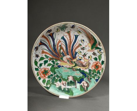 Große Platte mit Famille Verte Malerei im Kangxi Stil  "Zwei Phönixe", Qing Zeit, H. 7,5cm, Ø 47cm