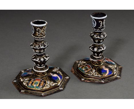 Paar Limoges Kupfer Leuchter auf oktogonalem Fuß mit vier polychromen Emaille Medaillons "Mythologische Portraits: Adonis, La