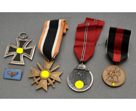 5 Diverse Teile Orden, Deutsches Reich, bestehend aus: 1 Eisernes Kreuz 2. Klasse 1939, am Ring markiert "60" (Katz & Deyhle,