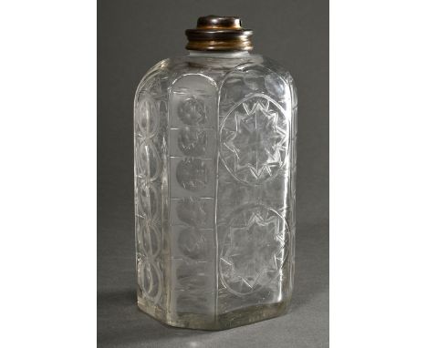 Oktogonale Flasche mit ornamentalem Stern- und Olivenschliff sowie Metall Schraubdeckel ohne Ring, 18.Jh., H. 19,2cm, Standfl
