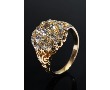 Handgefertigter Gelbgold 750 Ring mit Altschliffdiamanten (zus. ca. 2.10ct/SI-P2/TCR-LY) in Pavéfassung, um 1920, 8,6g, Gr. 6