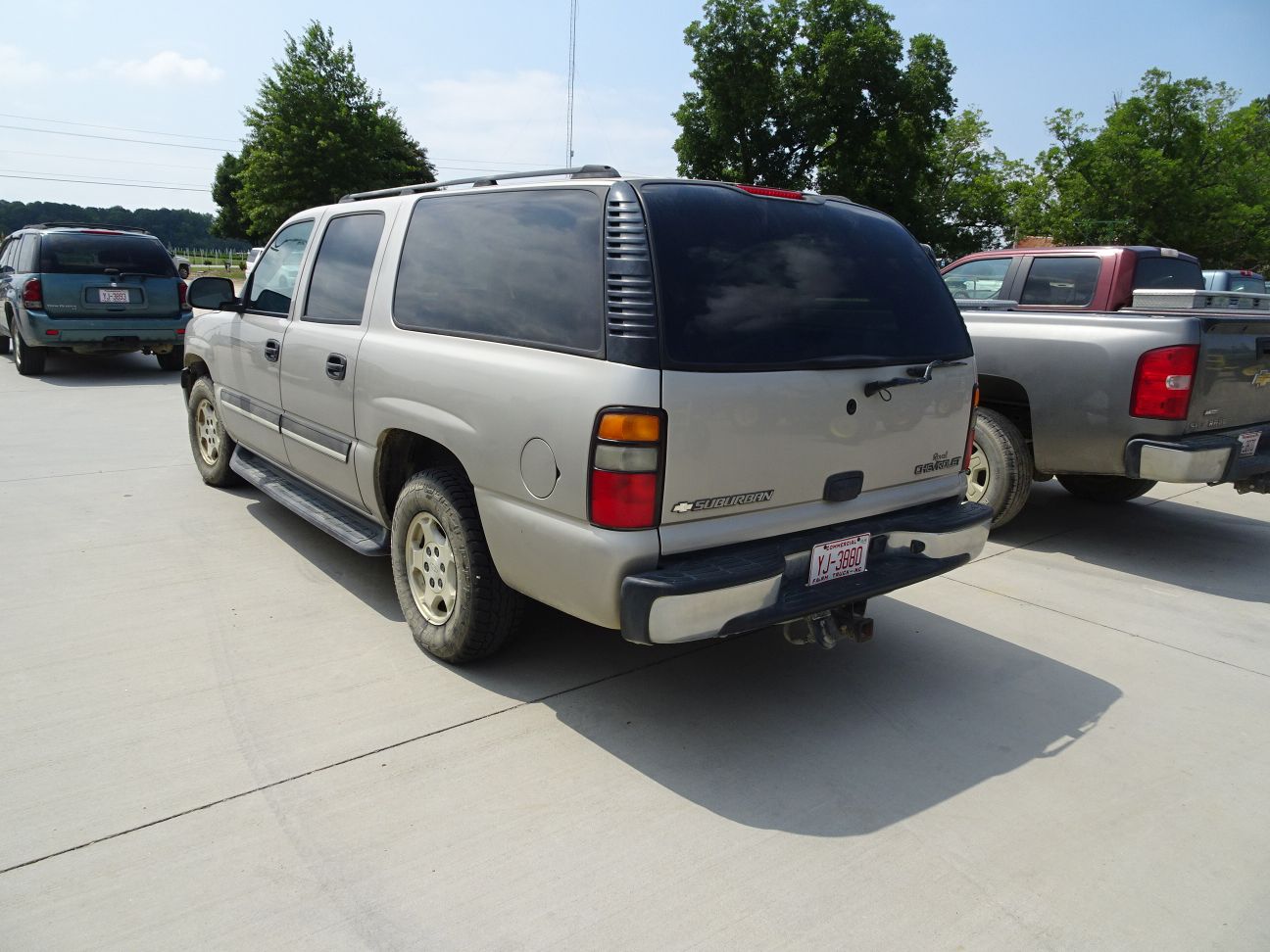 2005 CHEVROLET SUBURBAN, 5.3L GAS ENGINE, 2 WHEEL DRIVE, AUTOMATIC