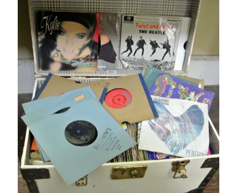 A small trunk containing a large collection of mixed 45 rpm singles - various years