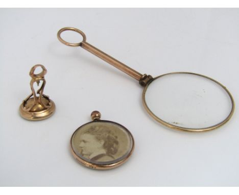 A 9ct mounted picture pendant together with a hardstone intaglio seal and a magnifier; both in unmarked yellow metal (3)