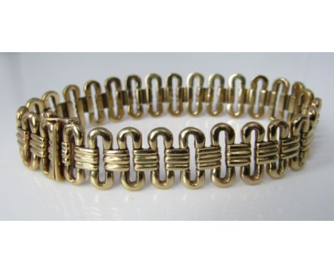 A good quality vintage 9ct bracelet, 33.4g