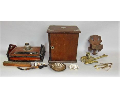 A mixed collection of silver bijouterie items to include a sterling silver scallop shell dish, a further silver oddity, a mah