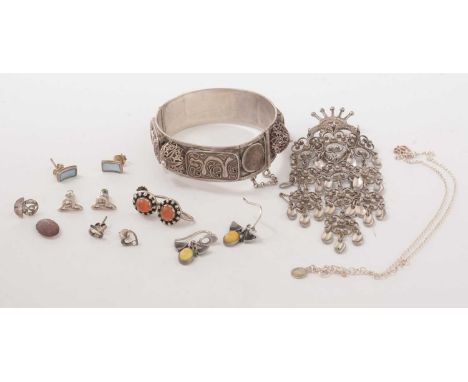 Assorted white and base metal jewellery: including; a hinged bangle; coin bracelets; earrings; and a Luckenbooth variant broo