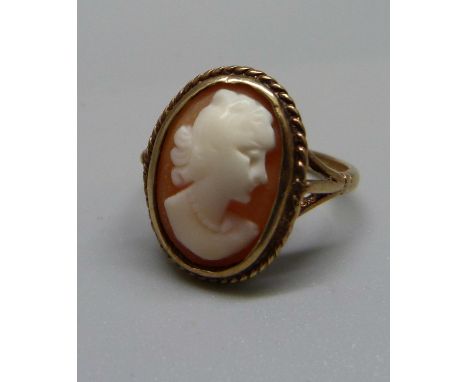 A 9ct gold cameo ring, 3.4g, K 