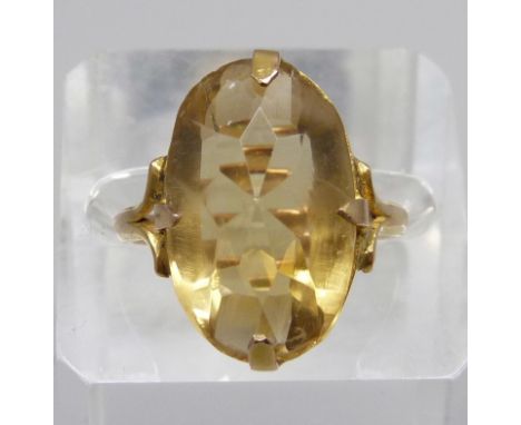 A yellow metal and citrine ring, 4.9g, L/M 