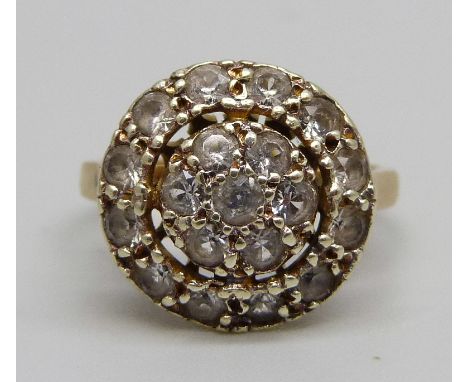 A vintage 9ct gold white stone cluster ring, 4.1g, M 