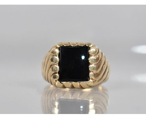 A 9ct Gold Gents Signet Ring, Rectangular Onyx Panel (11.1mm by 9.7mm) Supported on a Fluted Head, Size V, 9.5gms 