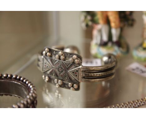 Middle Eastern slave bangle set with rectangular decorative enamel panel, gross weight 286g