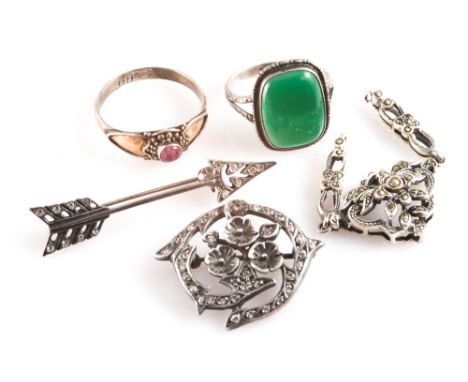 2 silver rings, a silver brooch set with paste, silver arrow brooch and a silver and marcasite pendant
