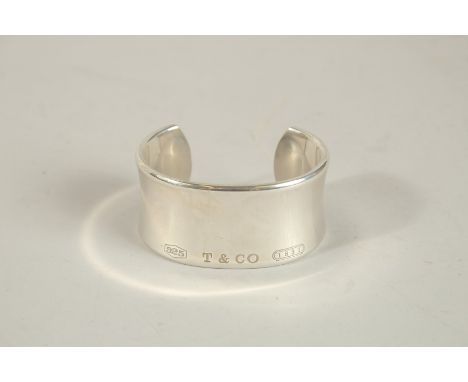 A TIFFANY &amp; CO 2001 SILVER BANGLE. 136gms.