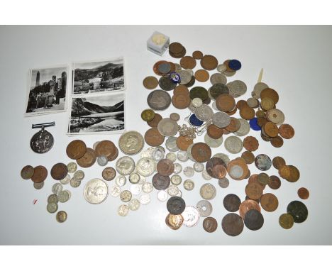 A quantity of coinage, to include: a Victorian silver crown, 1897; an American half dollar, 1942; and others; WWI medal award