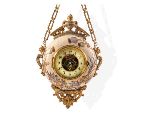 WanduhrZsolnay, PécsUm 1895/1900Porzellan-Fayence, farbig gemalter floraler DekorMessingmontierung, ungemarktHöhe 35 cm