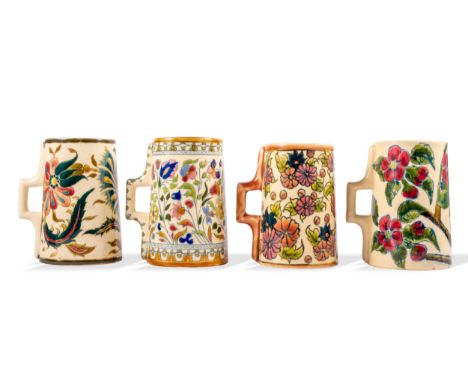 4 BecherZsolnay, PécsUm 1900Porzellan-Fayence, farbig und gold gemalter floraler DekorUnterglasurblaue Fünfkirchen MarkeHöhe 