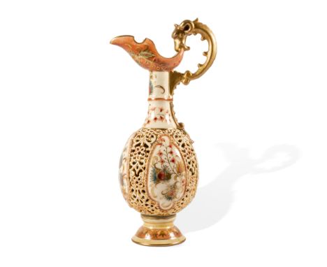 HenkelkrugZsolnay, PécsUm 1895/1900Porzellan-Fayence, farbig und gold gemalter floraler Dekor, tlw. durchbrochenUnterglasurbl