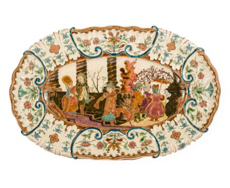 VorlegeplatteZsolnay, PécsUm 1890/1900Porzellan-Fayence, farbig und gold gemalter floraler &amp; figuraler DekorUnterglasurbl