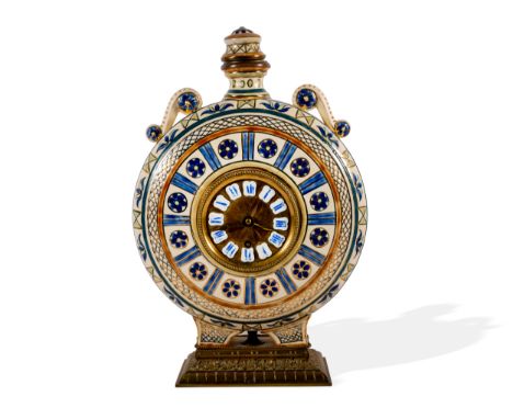 KommodenuhrZsolnay, PécsUm 1895Porzellan-Fayence, farbig und gold gemalter floraler DekorUnterglasurblaue Fünfkirchturm Marke