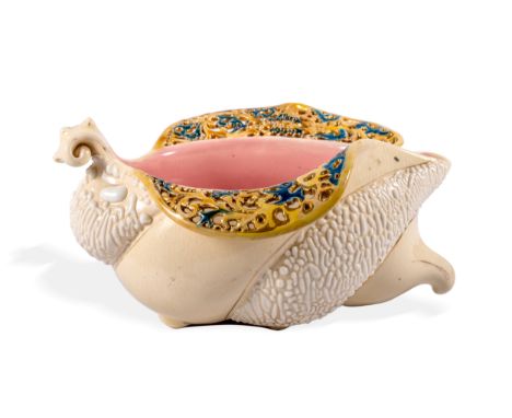 Schale in MuschelformZsolnay, PécsUm 1895/1900Porzellan-Fayence, farbig und gold gemalter floraler Dekor, tlw. durchbrochenUn