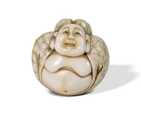 NetsukeKugeliger HoteiJapanUm 19004 x 4 cmSehr originelle Darstellung des Glücksgottes Hotei, dessen dickbäuchige Gestalt hie
