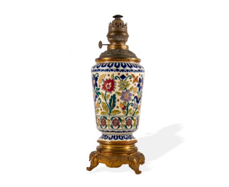 LampenfussZsolnay, PécsUm 1895/1900Porzellan-Fayence, farbig und gold gemalter DekorMarke: ZW PecsGlaszylinder fehltHöhe 45 c