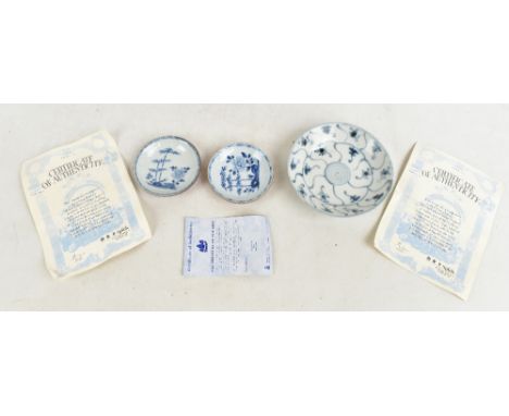 NANKING &amp; TEK SING CARGO; a lotus pattern blue and white bowl with Nagel Auctions Tek Sing sticker to reverse and certifi