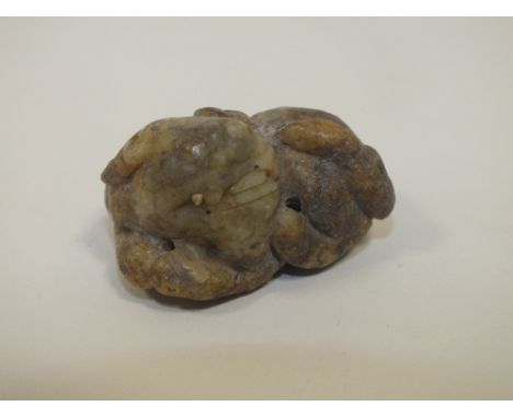 AN ANTIQUE JADE CARVING OF A RECUMBENT LION, H 3 cm, L 6 cm