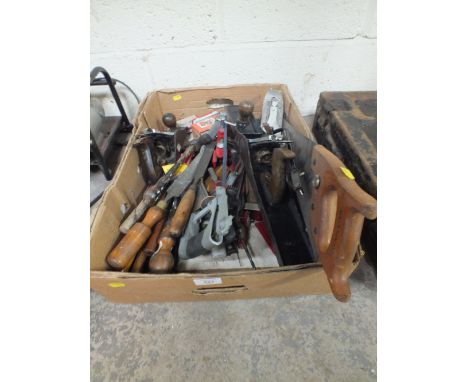 A TRAY OF ASSORTED HAND TOOLS
