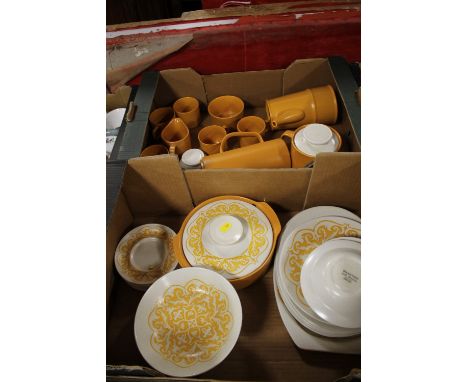 TWO TRAYS OF RETRO J & G MEAKIN MAIDSTONE CHINA 