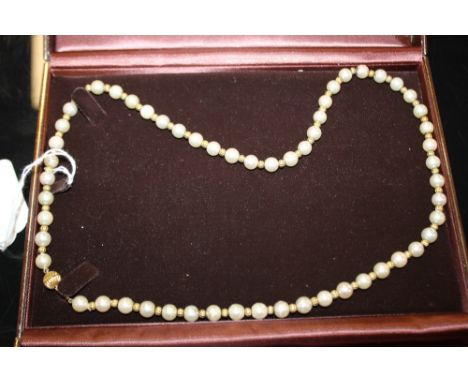 A FRESHWATER CULTURED PEARL NECKLACE, on 9 carat clasp with alternating yellow metal beads 